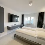 F10 Apartment *