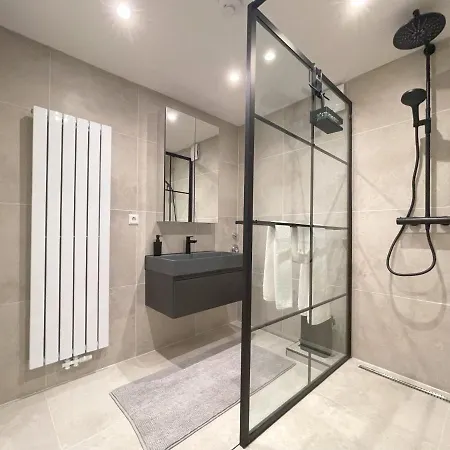 Apartamento F10 *