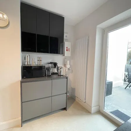 Apartment F10