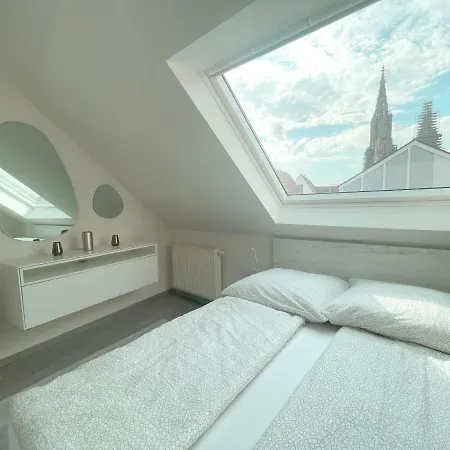 Apartamento F10 *